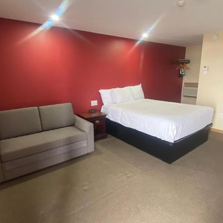 Masterson'S Motel Greater Napanee Экстерьер фото