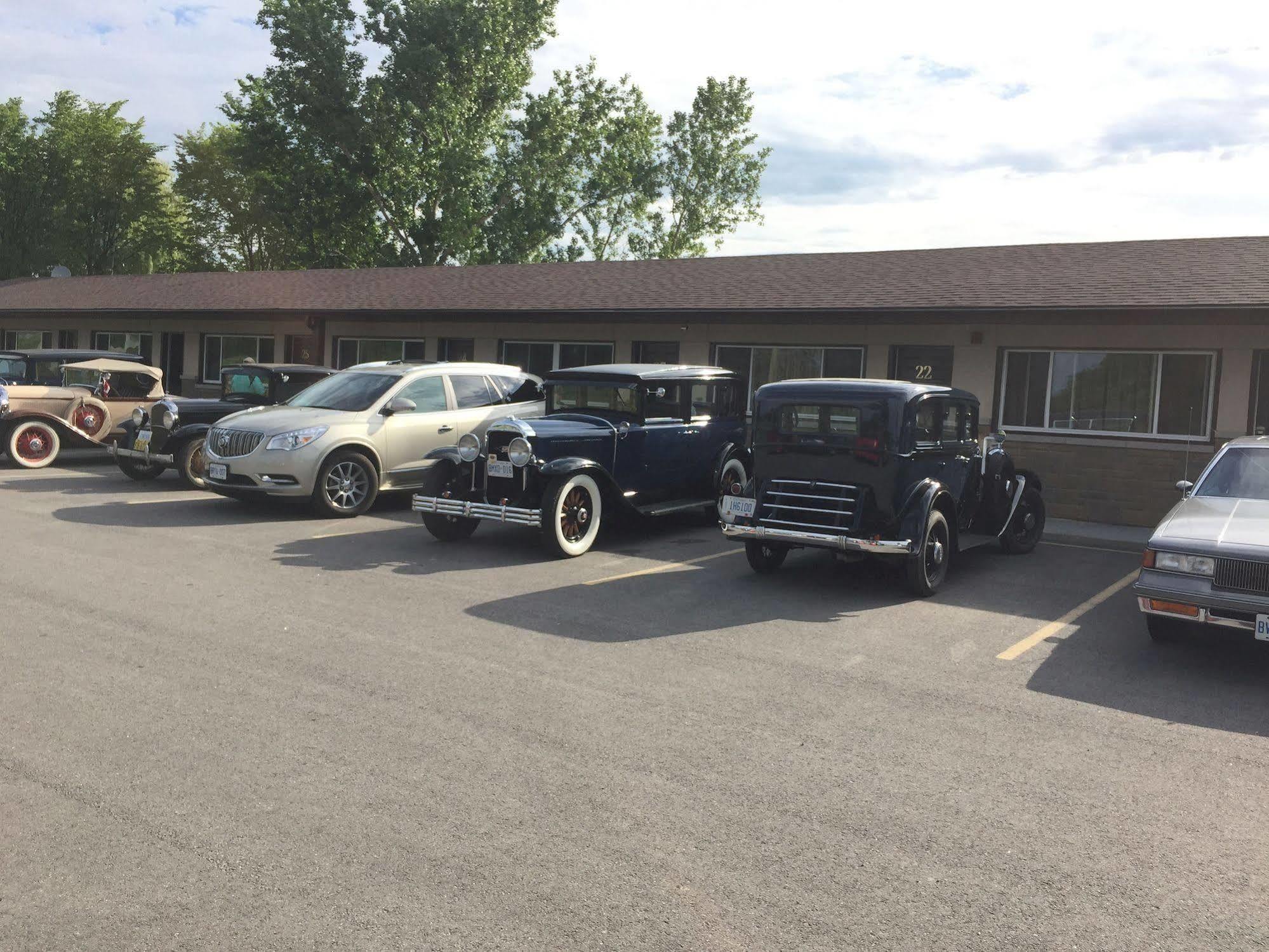 Masterson'S Motel Greater Napanee Экстерьер фото