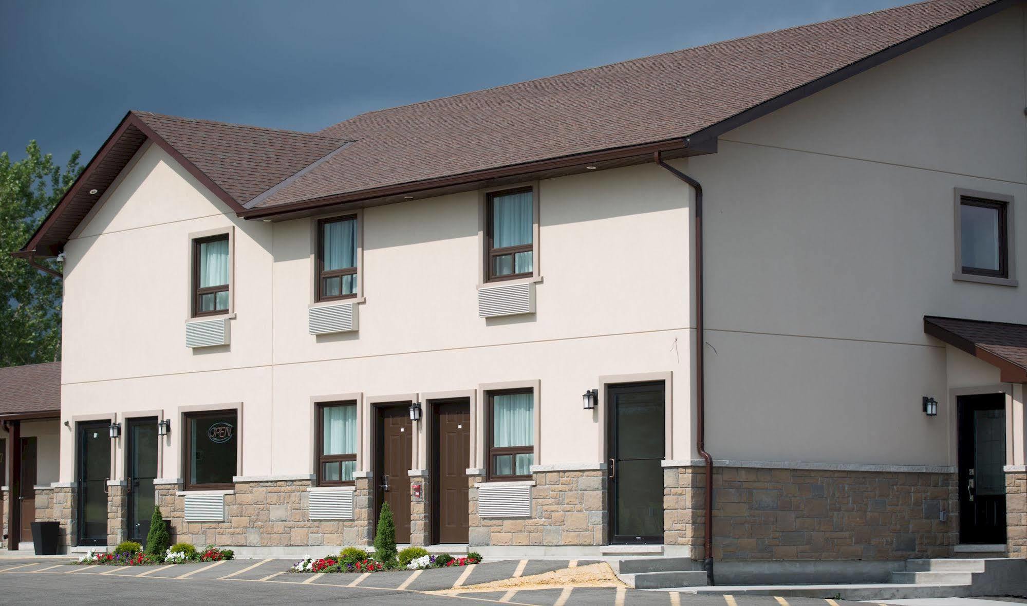 Masterson'S Motel Greater Napanee Экстерьер фото