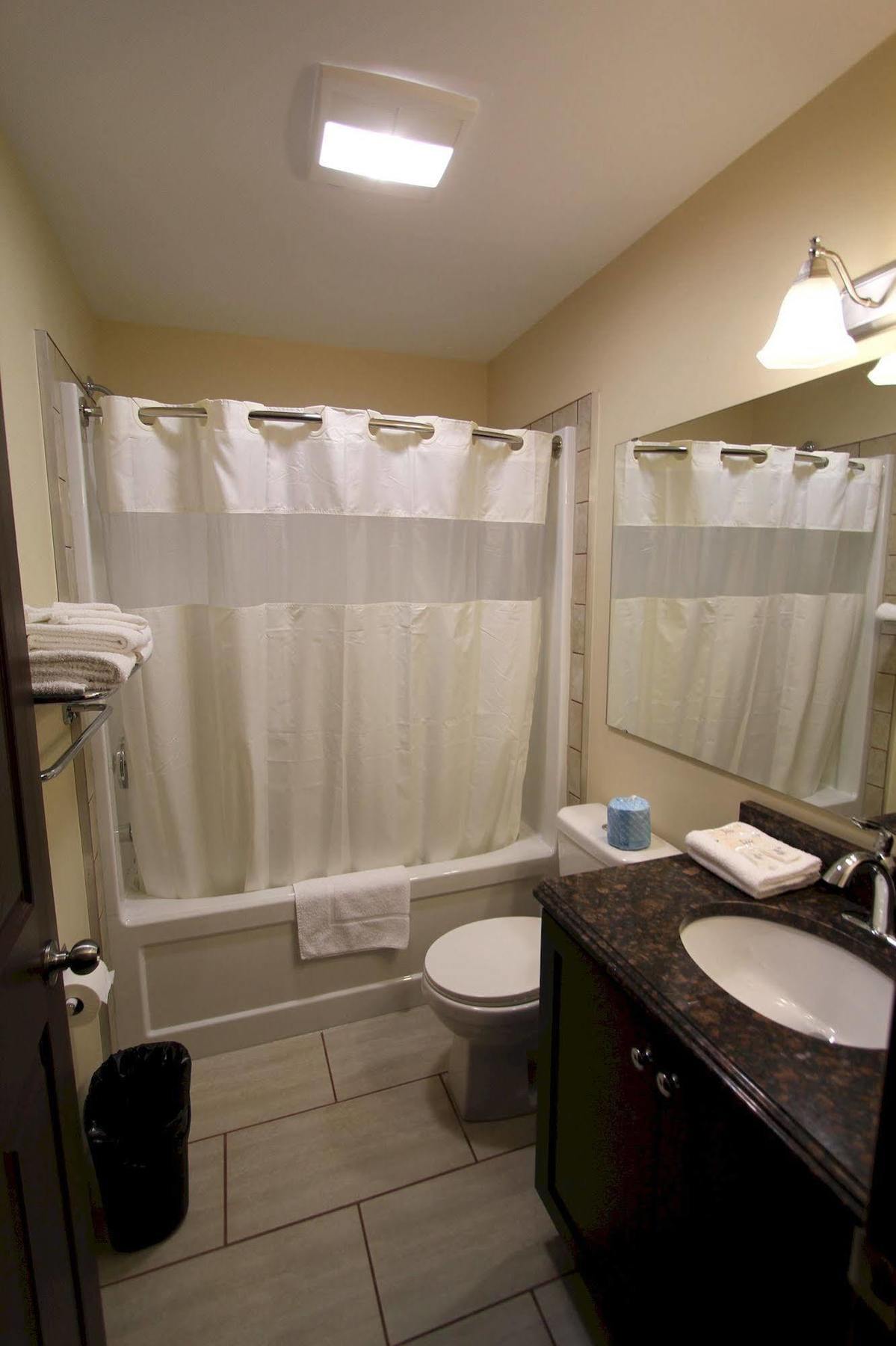Masterson'S Motel Greater Napanee Экстерьер фото