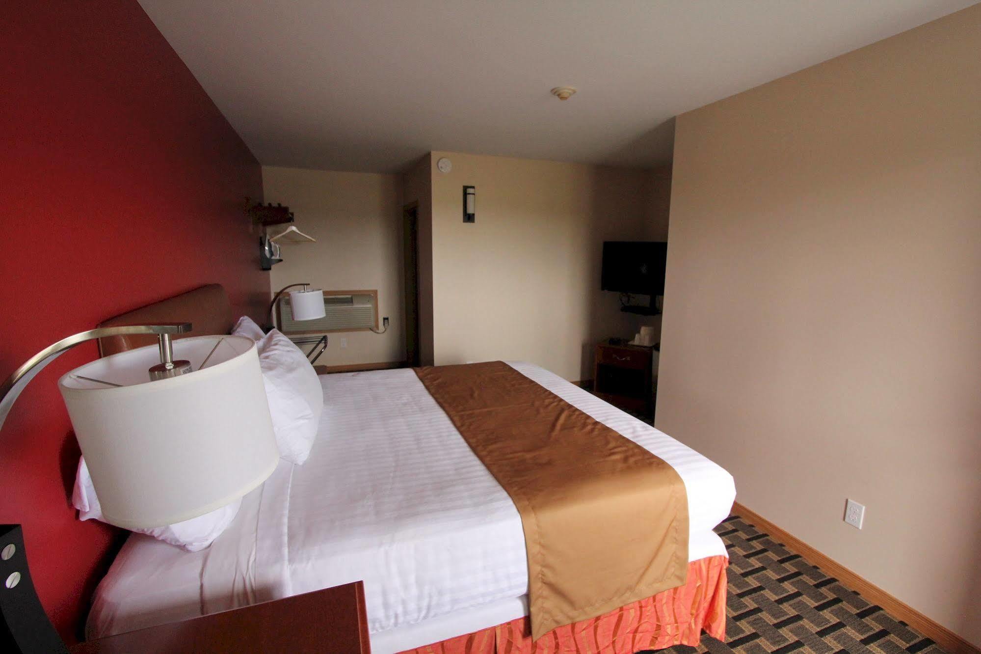 Masterson'S Motel Greater Napanee Экстерьер фото