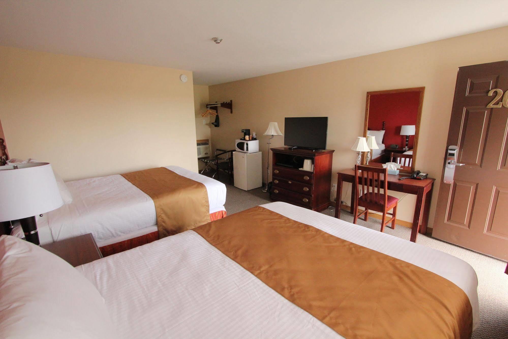 Masterson'S Motel Greater Napanee Экстерьер фото